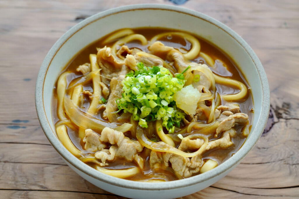 カレーうどんの基本レシピ めんつゆ ルーで簡単 具の豚肉も柔らか仕上げ やまでら くみこ のレシピ カレーうどんの基本レシピ めんつゆ ルーで簡単 具の豚肉も柔らか仕上げ やまでら くみこ のレシピ