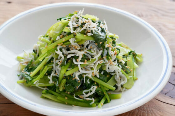 優しい味わいが魅力！小松菜としらすの和え物レシピ。レンジで簡単。