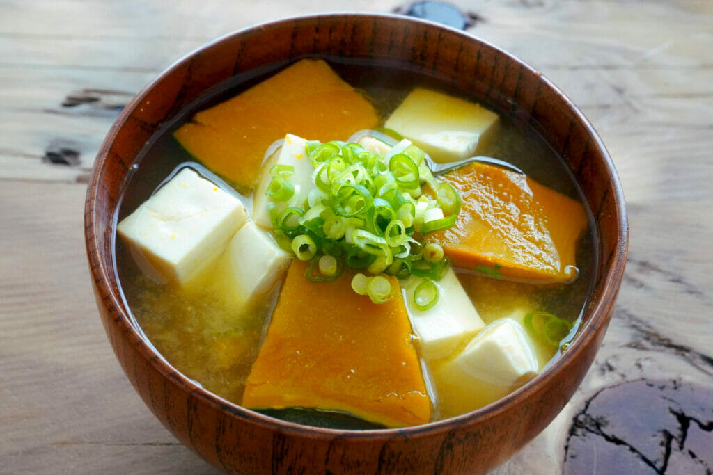 かぼちゃの味噌汁レシピ 具は豆腐 ネギ 甘みを引き出す作り方 やまでら くみこ のレシピ