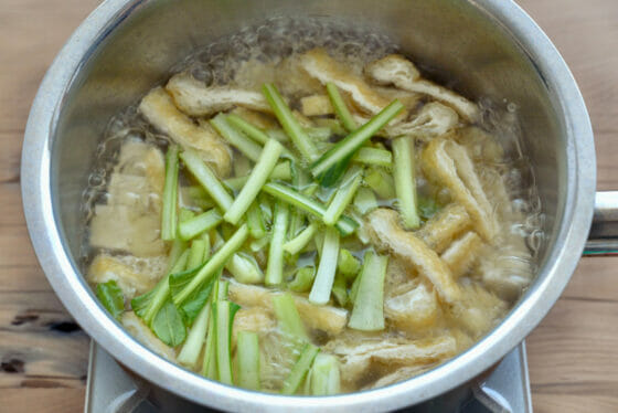 小松菜の茎をさっと煮る