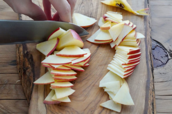 りんごのいちょう切りのやり方。動画で解説！サラダなどに便利。
