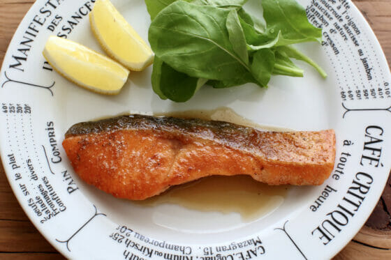 鮭のムニエルのレシピ。人気おかずをフライパンで簡単に！