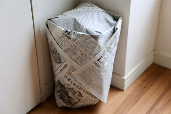 白菜を新聞紙で包んで保存