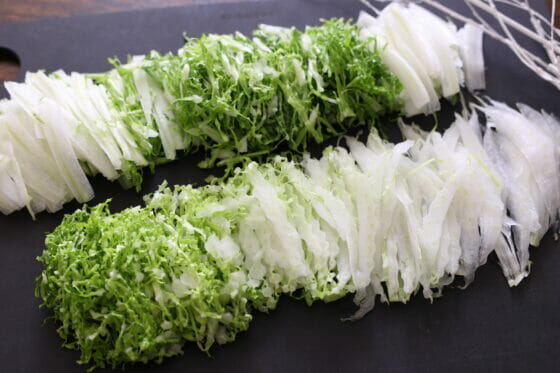 切る向きでこんなに違う！白菜の千切りの方法。縦と横を上手に使い分け。