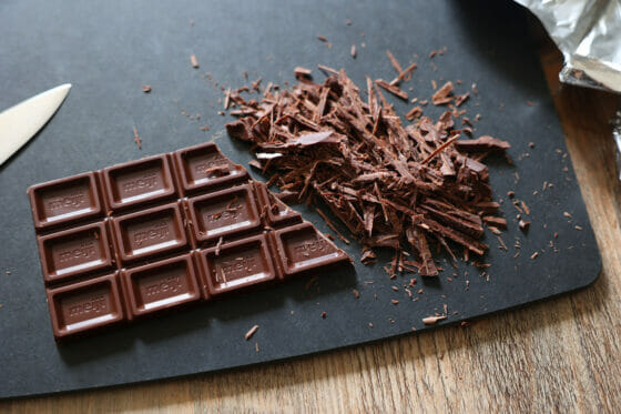 チョコレートを刻む