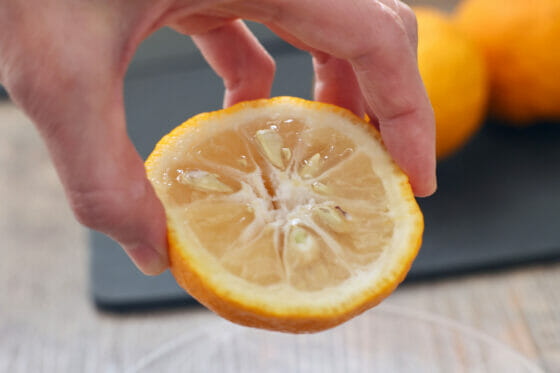 ムダなく風味よく！柚子の絞り方。絞り汁を上手に絞る3つのポイント。