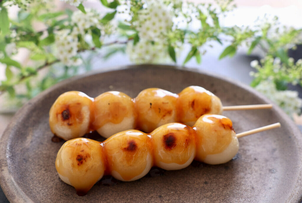 みたらし団子のレシピ・作り方。これぞ定番！甘辛たれで美味しく | や