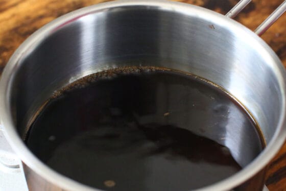 コーヒーゼリーの材料を鍋で温める