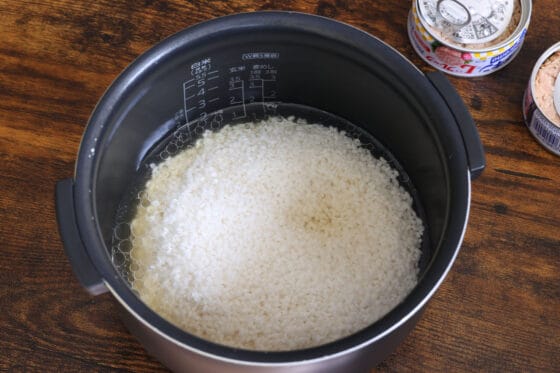 米と水を加える