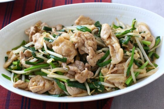 豚肉もやしニラ炒め｜簡単＆王道！ご飯がすすむ中華風の基本レシピ