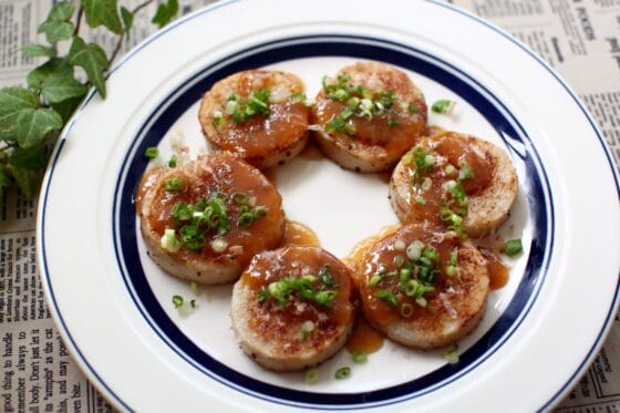 長芋ステーキのレシピ｜味噌バターだれが決め手！フライパンで簡単＆香ばしく