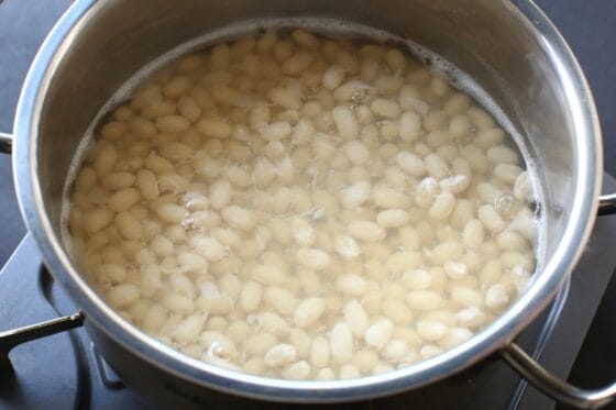 いんげん豆の茹で方｜白いんげん豆・金時豆・うずら豆などの戻し方と茹で時間