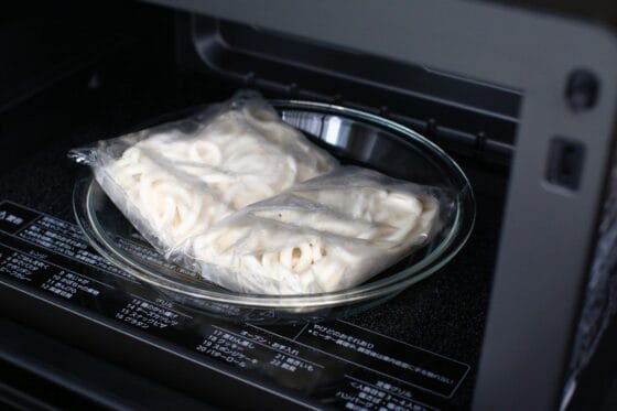 冷凍うどんを電子レンジで温める