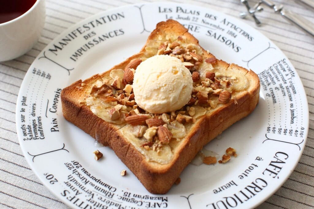 キャラメルハニートースト　食品サンプル　蝋サンプル　ケーキ　スイーツ　実物大 食品サンプル 厚切りハニートースト 生クリーム キャラメル