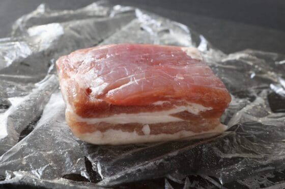 豚バラブロック肉で塩漬け肉を作る