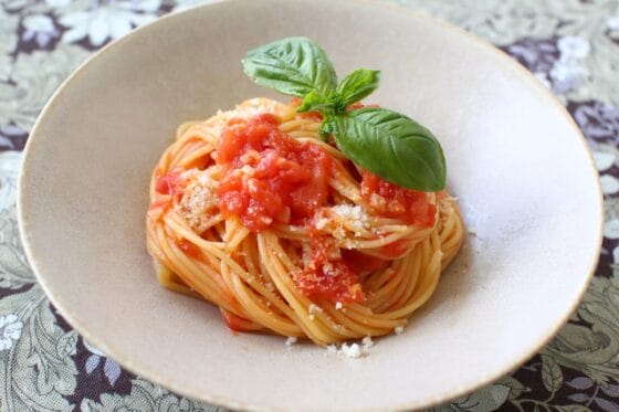 トマトパスタの本格レシピ｜生トマトとにんにくで作る濃厚ソース