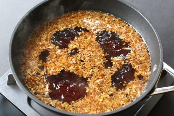 醤油ラーメンのスープを作る