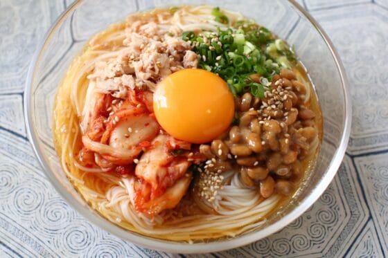 キムチ納豆そうめん｜旨辛で食欲そそる！夏の冷やし麺レシピ