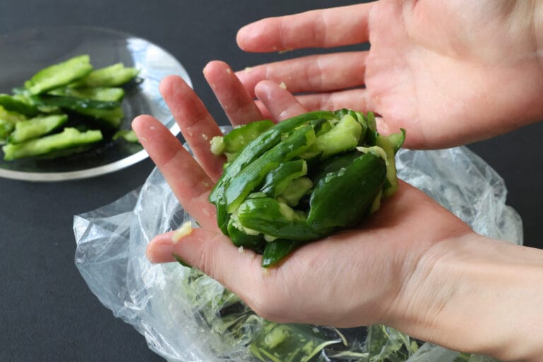たたききゅうりのレシピ｜にんにく生姜香る！簡単副菜の定番 | やまでら くみこ のレシピ