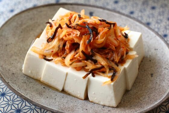 豆腐キムチ和えのレシピ｜塩昆布と玉ねぎで格上げ！簡単副菜の作り方