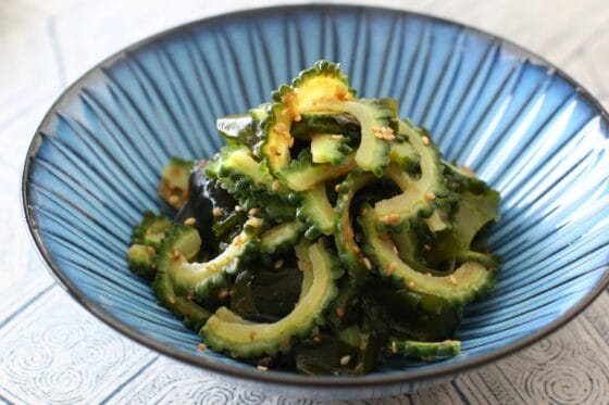 ゴーヤ酢の物のレシピ｜わかめと生姜でさっぱりと！苦味を抑えるコツも