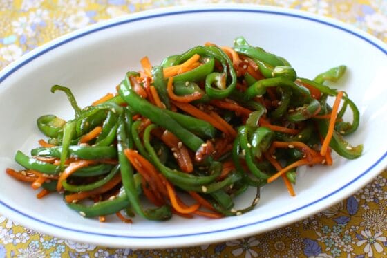 ピーマンと人参のきんぴら｜しっとり甘辛でご飯に合う！定番副菜レシピ
