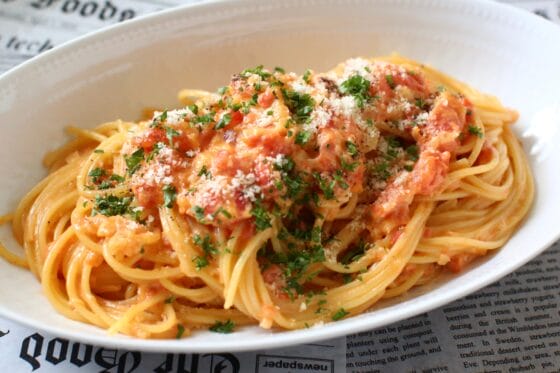 トマトクリームパスタのレシピ｜生トマトで作る濃厚でまろやかな一皿
