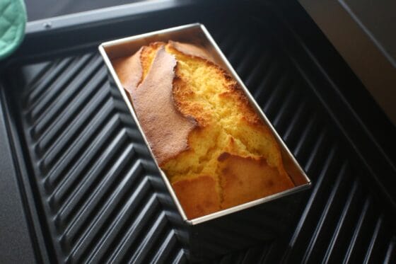 焼き上がったコーンブレッド