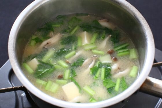 完成したかぶの葉の味噌汁