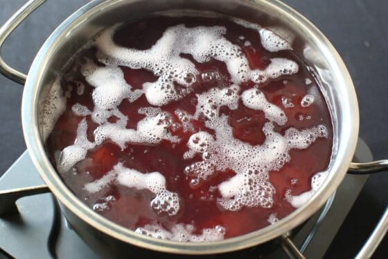 重曹を抜くために栗をゆでる最終下処理の工程