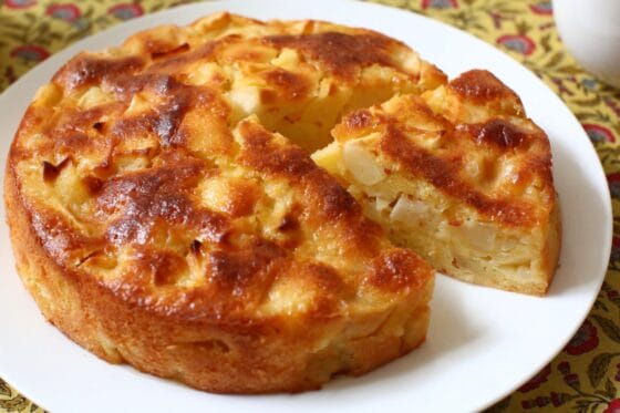 りんごケーキのレシピ｜しっとり濃厚！りんごたっぷりの簡単アップルケーキ
