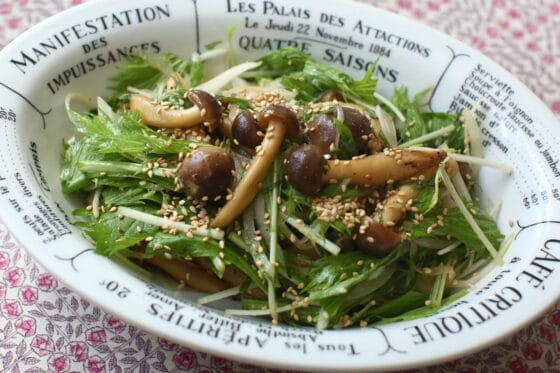 しめじサラダのレシピ｜シャキシャキ香ばしい！炒めしめじと水菜の和風サラダ
