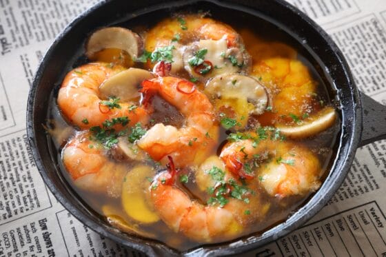 エビのアヒージョの作り方｜プリッと食感と香味オイルが際立つ本格レシピ