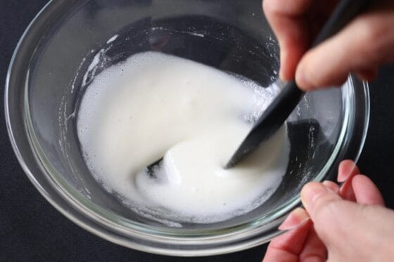 卵白と片栗粉で衣を作る