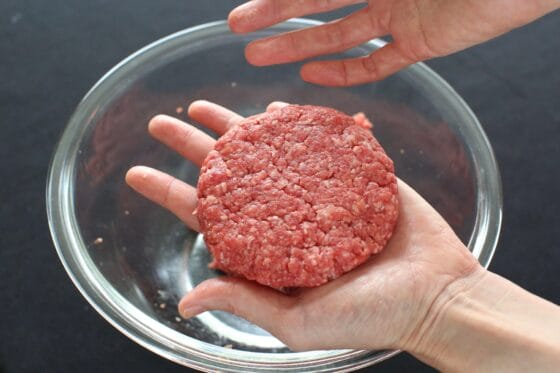 パティを成形する