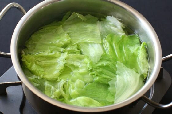 レタスを茹でる