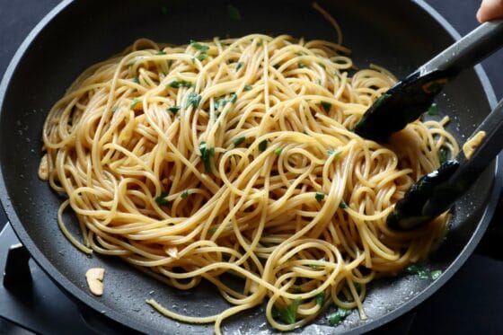 バターと粗みじん切りにした大葉を加えて和える