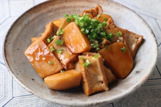 ほくほく旨い！里芋と厚揚げの煮物