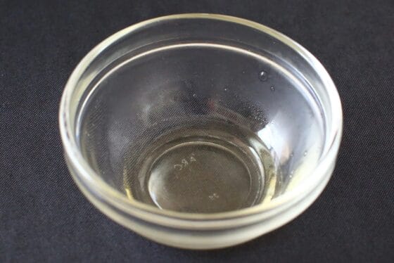 みりんを小さめの器に入れてレンジで加熱する