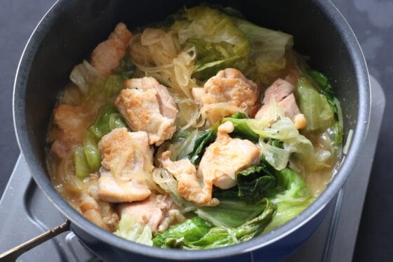 鶏肉とレタスの白ワイン蒸し煮