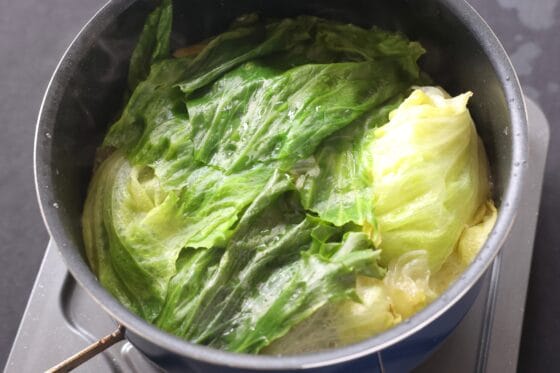 蒸し煮にし終えたレタス