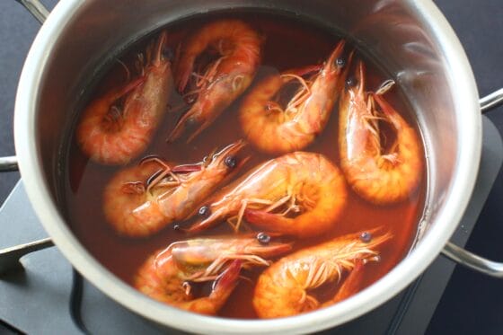 煮上がったえびの煮物