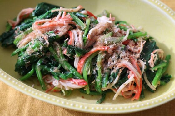ほうれん草とカニカマの和え物レシピ｜かつお節×マヨで食べやすい定番副菜