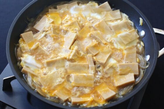 残りの溶き卵を回しかけて軽く混ぜる