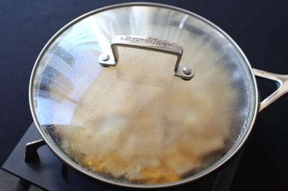 蓋をして火を止めて蒸らす