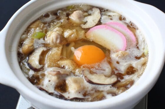 卵を割り入れる