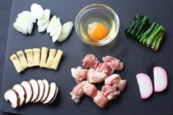 鍋焼きうどんの具材を用意する