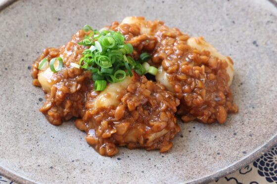 納豆餅のレシピ｜焼いてから湯にくぐらす、食べやすい基本の作り方