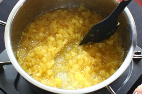 完成したパイナップルジャム