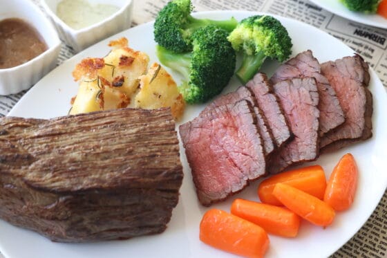 ローストビーフ｜香ばしく焼いて低温でしっとり仕上げる王道レシピ